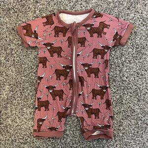 Wild Munchkin Bamboo Co Highland Cow Shorty Zippy 2T